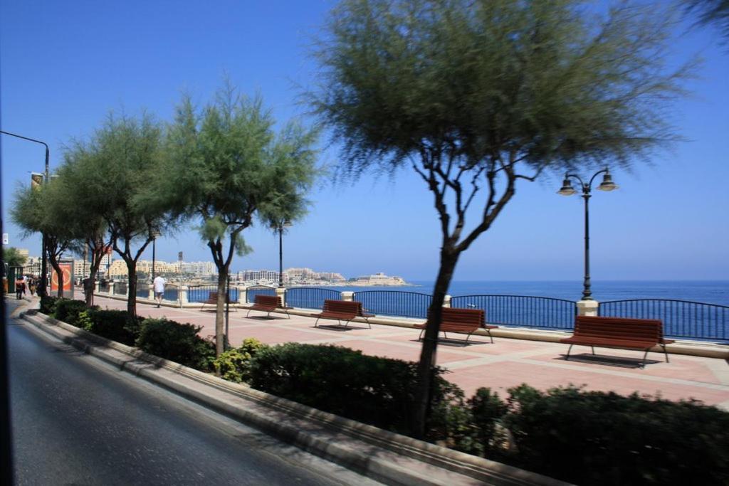 Seafront Luxury Apartment With Pool Sliema Exterior photo