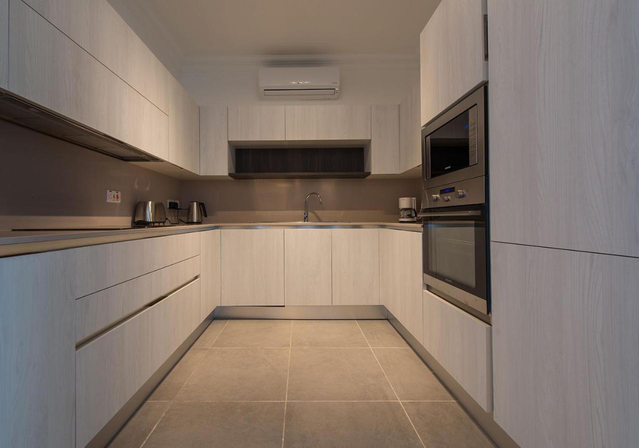 Seafront Luxury Apartment With Pool Sliema Exterior photo