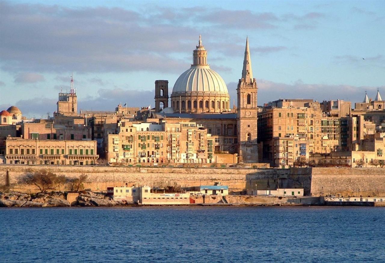 Seafront Luxury Apartment With Pool Sliema Exterior photo